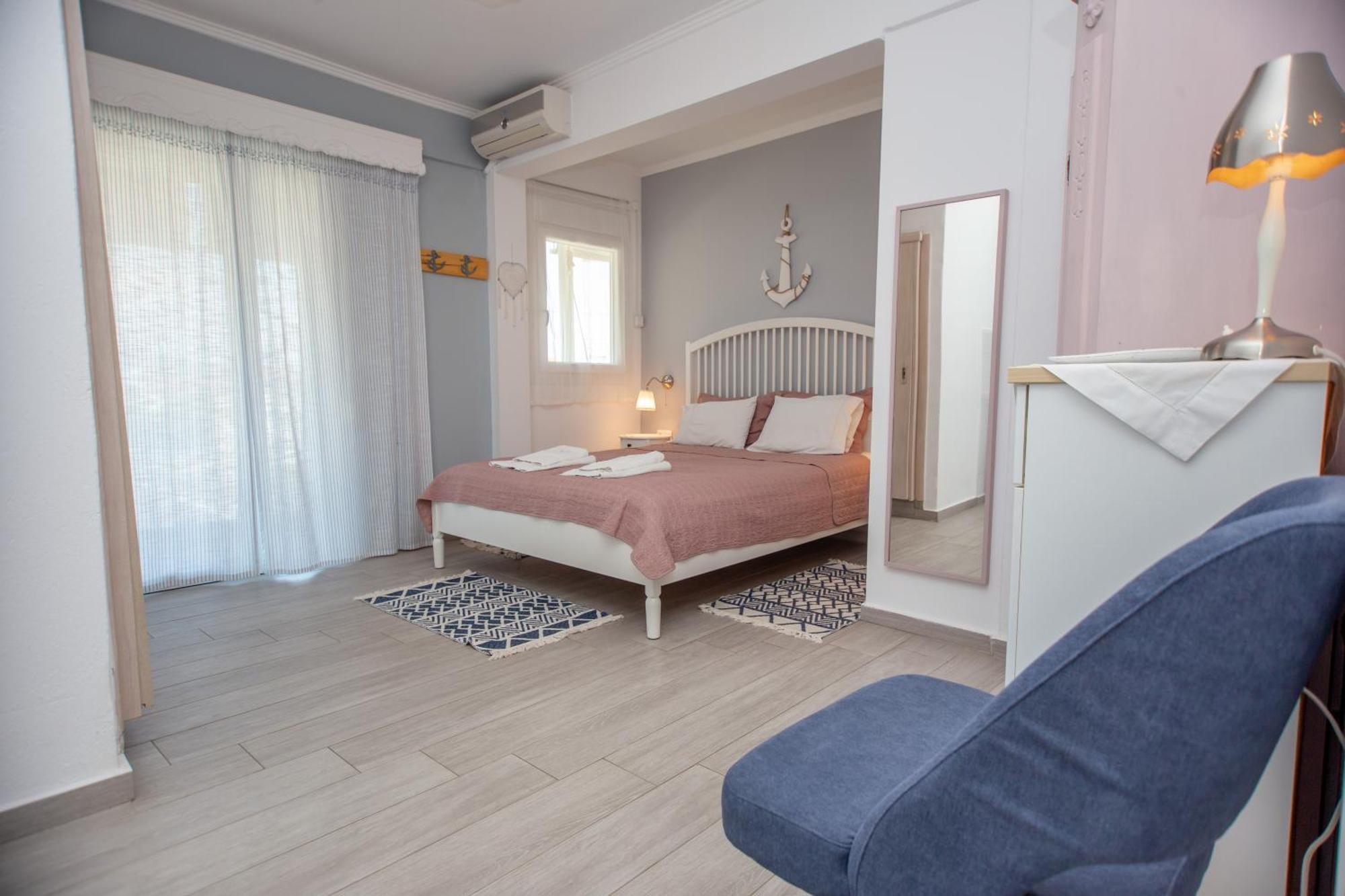 T H E Berlin Studios And Suites Неа-Врасна Экстерьер фото