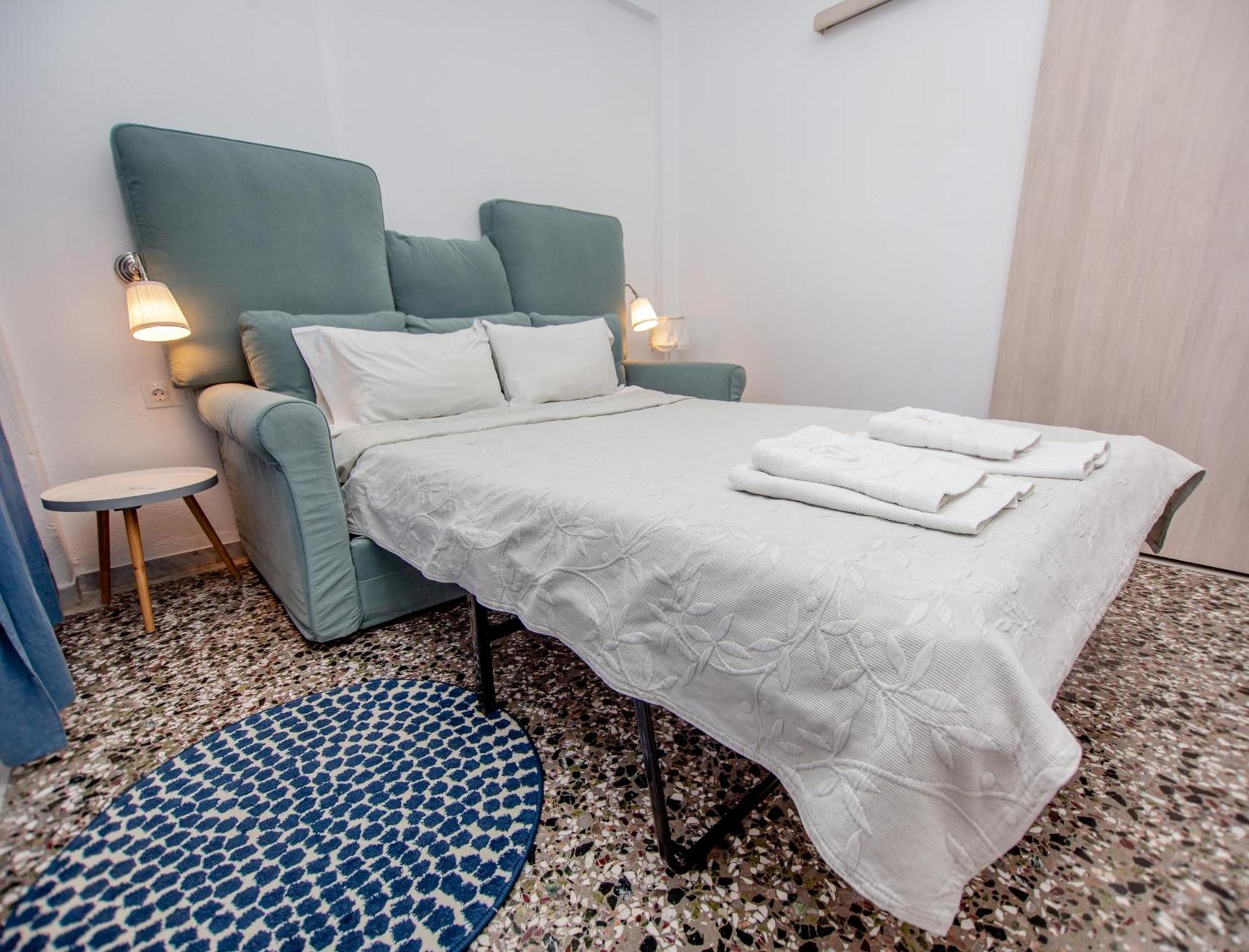 T H E Berlin Studios And Suites Неа-Врасна Экстерьер фото
