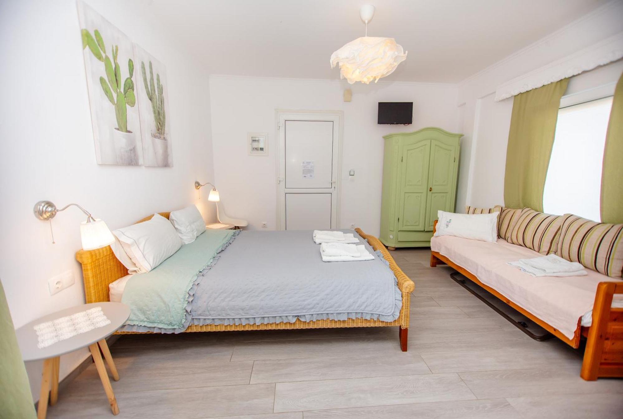 T H E Berlin Studios And Suites Неа-Врасна Экстерьер фото