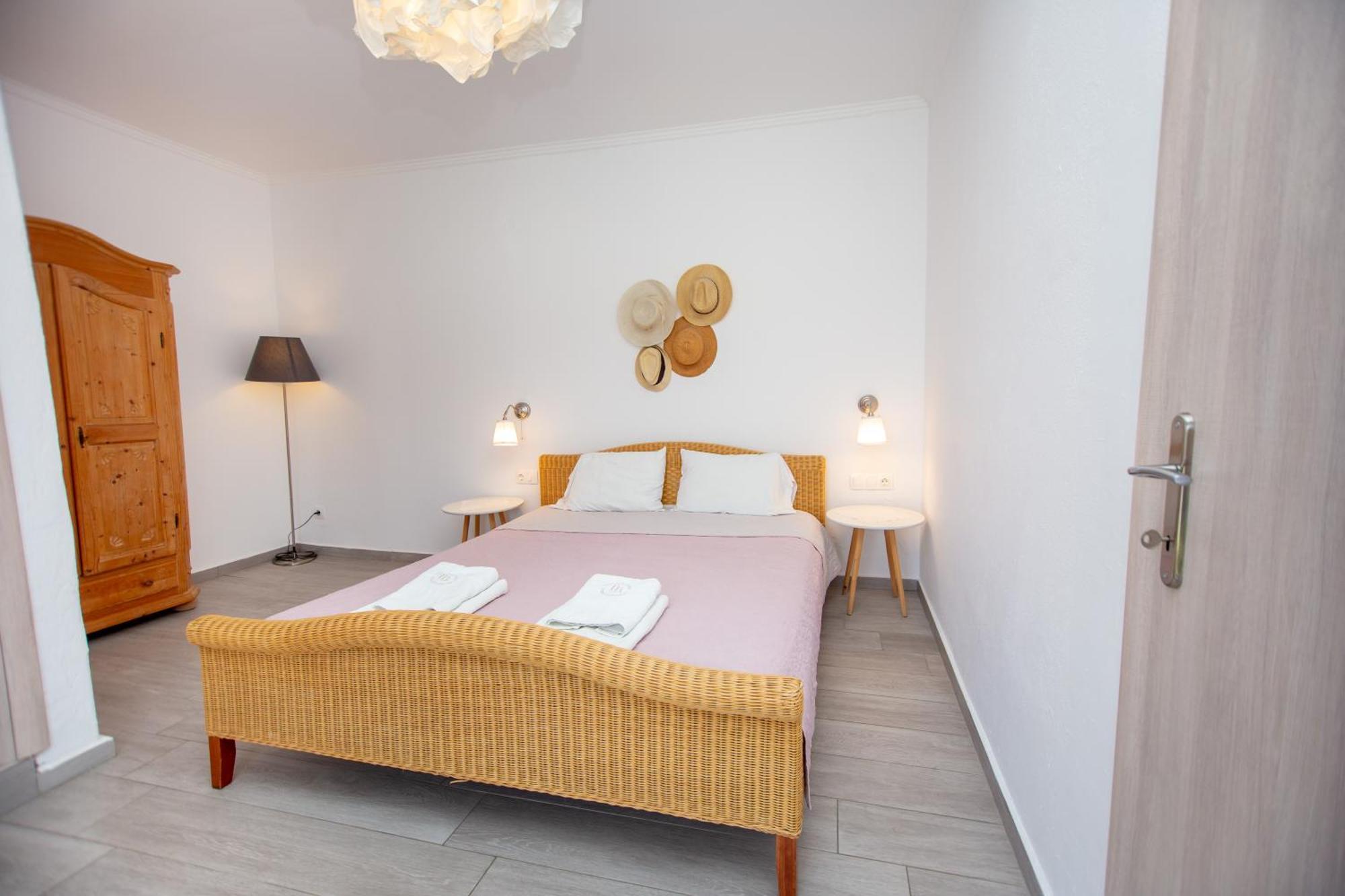T H E Berlin Studios And Suites Неа-Врасна Экстерьер фото