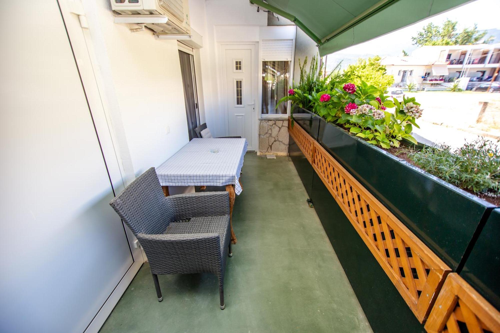 T H E Berlin Studios And Suites Неа-Врасна Экстерьер фото