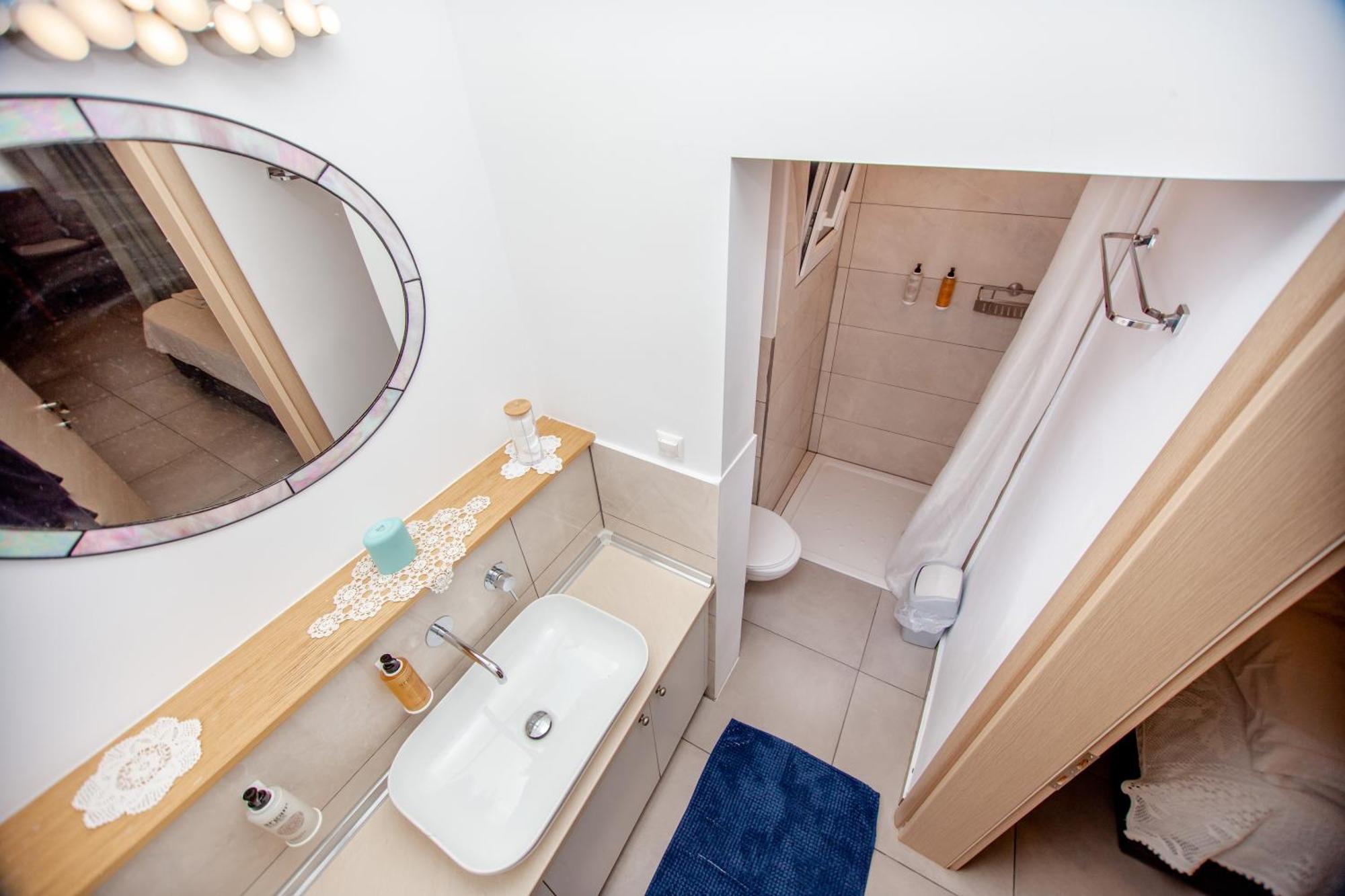 T H E Berlin Studios And Suites Неа-Врасна Экстерьер фото